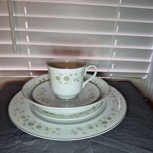 Elegant S. Carlton Andover 5-Piece Dining Set - Timeless Charm!